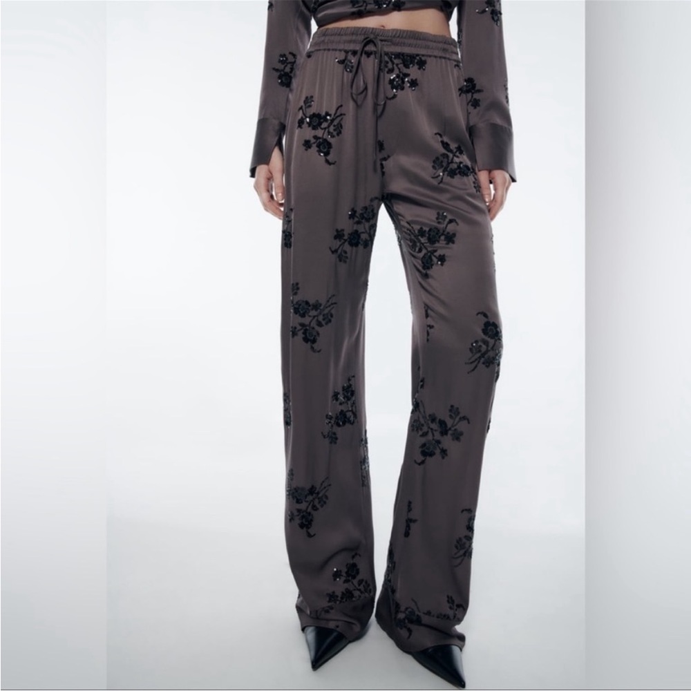 Brand 🆕 ZARA EMBROIDERED TROUSERS WITH SEQUINS Size M